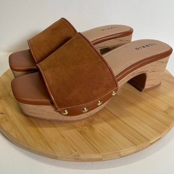 Torrid Women 9.5 WW Cognac Brown Wood Block Heel Mule Slip On Gold Rivet Boho - Picture 2 of 9